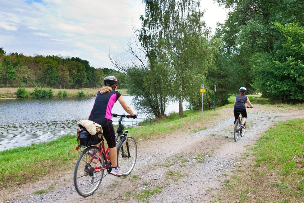 Na mnohých místech v Praze jsou speciální cyklistické pruhy a stezky