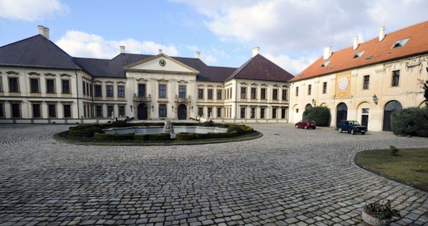 Barokní zámek v Kolodějích koupila společnost Pura Vida.