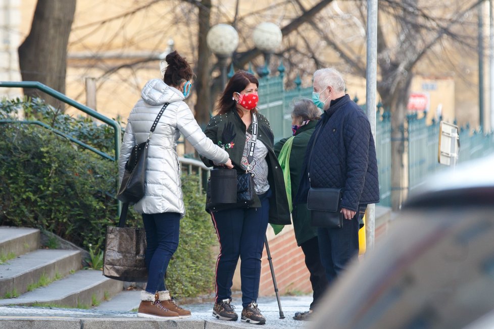 Jan Kolomazník a Zuzana Kardová vyzvedli popel Evy Pilarové.