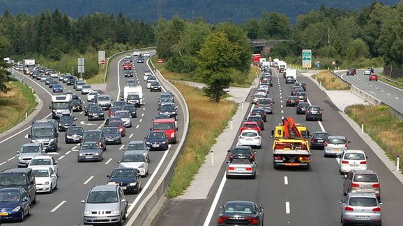 Tento víkend to bude na silnicích masakr. Pokud vyrážíte na dovolenou, obrňte se trpělivostí