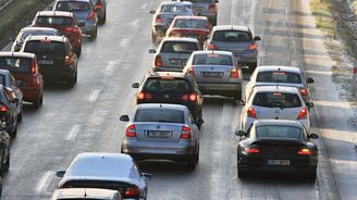 Motoristy v Česku čeká v létě přes 40 uzavírek a omezení, dálnici D1 budou hlídat radary