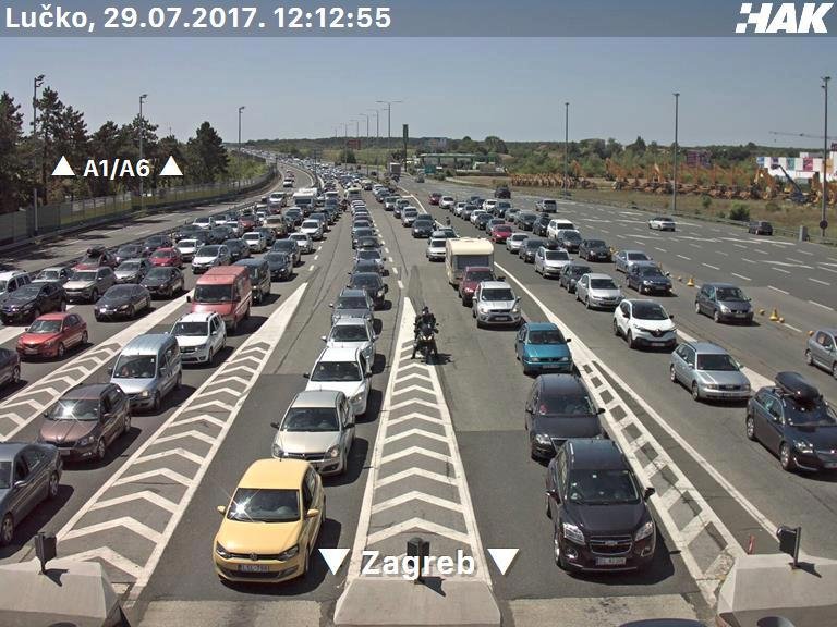 Zdržení čeká na řidiče v Chorvatsku na dálnici A1 u mýtnicie Lučko, ve směru na Záhřem