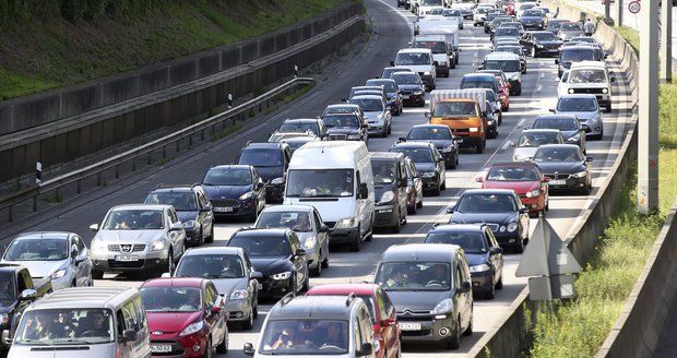 Víkendové peklo pro dovolenkové řidiče: Němci razí na prázdniny, potíže i v Chorvatsku