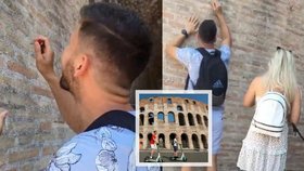 Turista (27) s přítelkyní vyryl jména do Kolosea: Vandala odhalili! Hrozí mu až 5 let a mastná pokuta