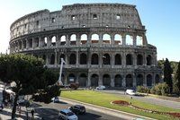 Turistická nádhera v ohrožení: Římské koloseum se naklání