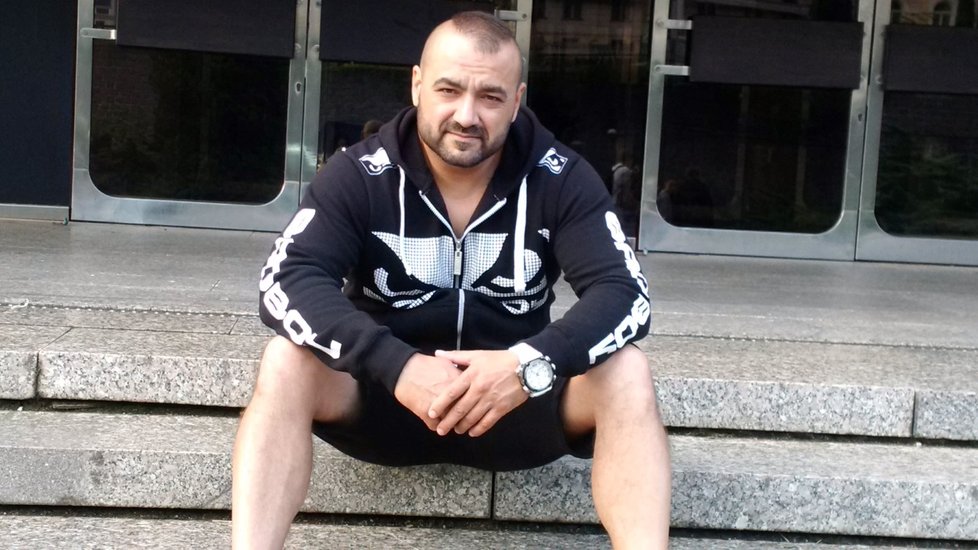 Trenér boxu v Havířově Jaroslav Kubíček, který jako první pomáhal zraněným, má výcvik z armády.