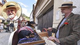 Lidem na ulici rozdávát radost líbivými zvuky : Flašinetář Honza (60) na kolovrátek hraje už 10 let
