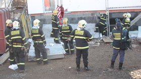 Na místě zasahovali hasiči, policisté i záchranáři.