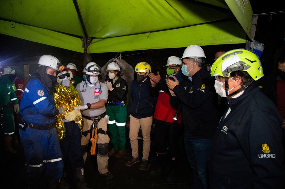 Horníci v Kolumbii nasadili roušky (24.8.2020)