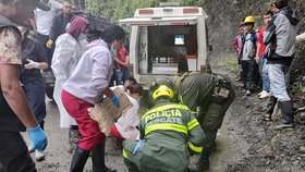 Tragédie po sesuvu půdy v Kolumbii: V autobusu zahynulo nejméně 27 lidí.