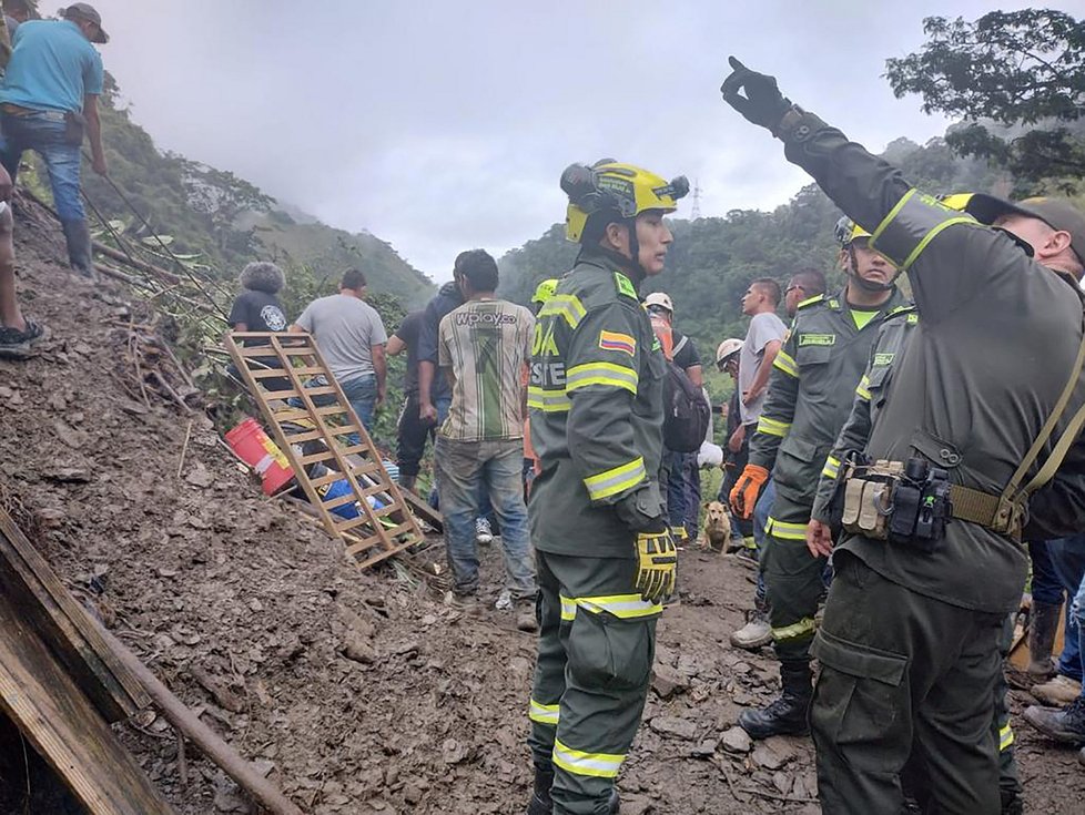 Tragédie po sesuvu půdy v Kolumbii: V autobusu zahynulo nejméně 27 lidí.