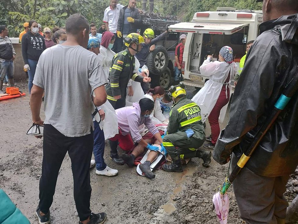 Tragédie po sesuvu půdy v Kolumbii: V autobusu zahynulo nejméně 27 lidí.
