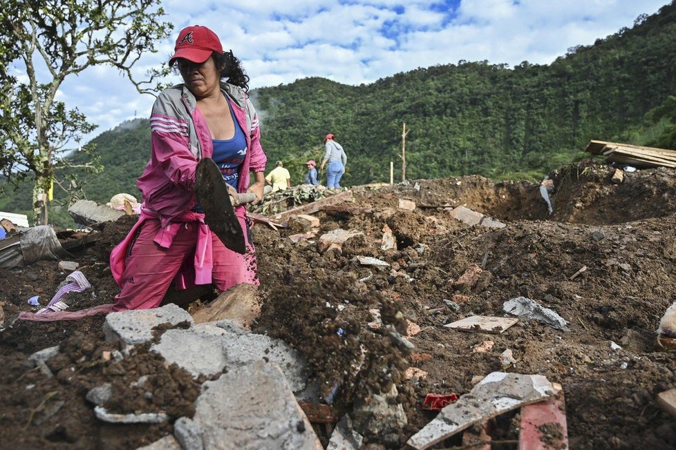 Na 28 mrtvých vzrostla bilance sesuvů půdy, které na západě Kolumbie způsobily silné deště. (22. 4. 2019)