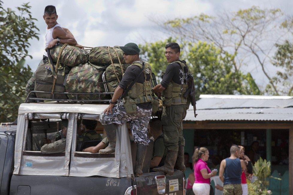 Kolumbijská vláda a FARC podepsaly mírovou dohodu, válka po 52 letech skončila.