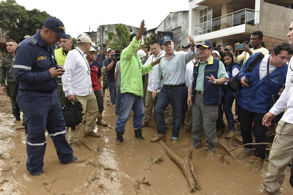 Záplavy a sesuvy půdy si v Kolumbii vyžádaly přes 200 lidských životů, úřady se obávají, že číslo ještě poroste.