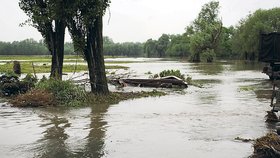 Tyto obří laguny zůstaly po květnových povodních