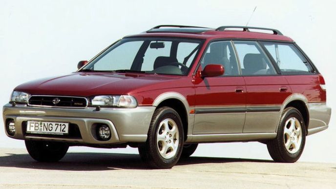 Skutečným zakladatelem kategorie zvýšených oplastovaných kombíků s pohonem všech kol je Subaru Outback z roku 1994. Subaru v té době na americkém trhu výrazně ztrácelo svou pozici, a tak bylo rozhodnuto, že namísto vývoje nového SUV modelu se přepracuje model Legacy.
