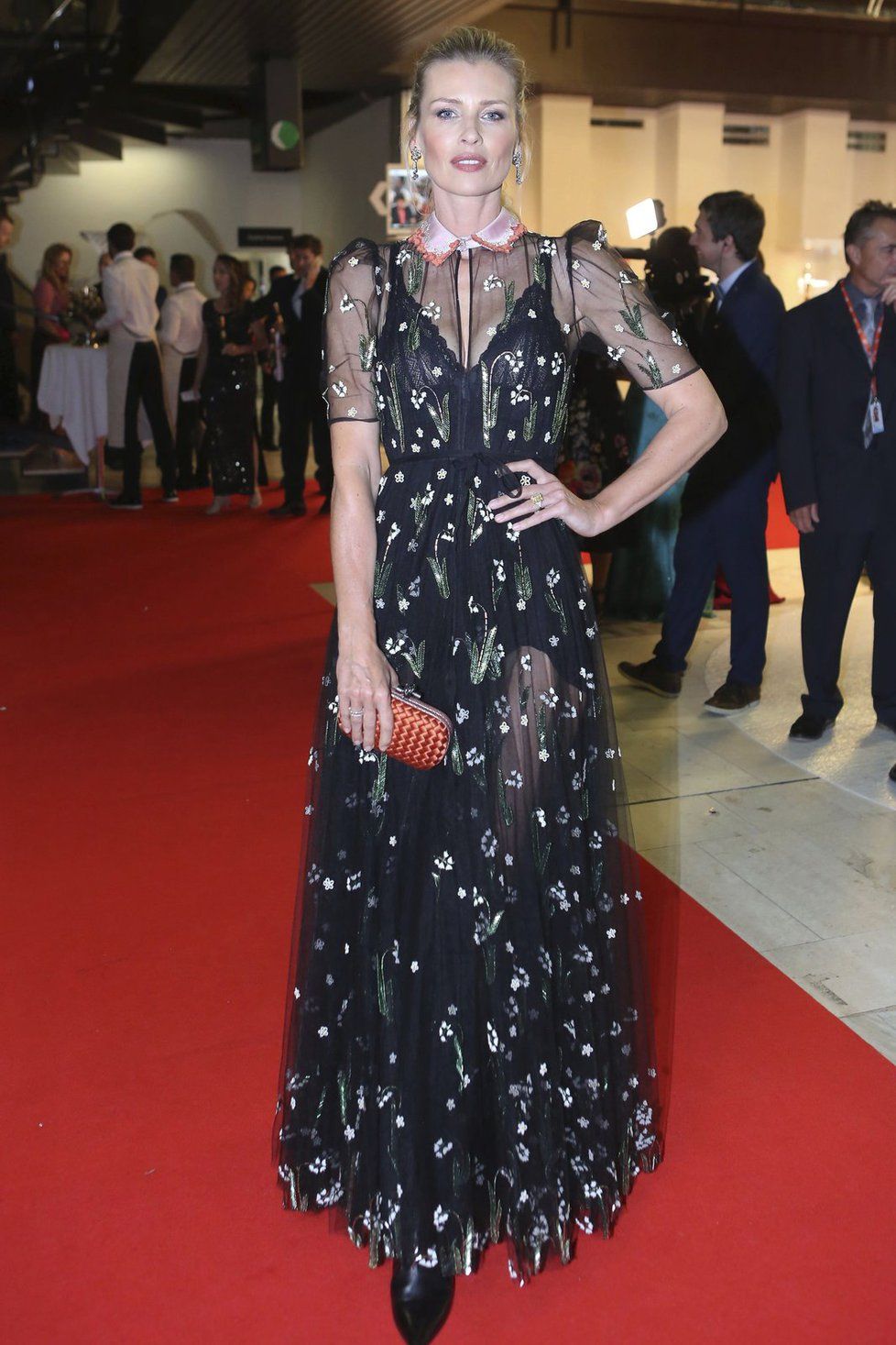 Daniela Peštová, Moët party: 1 - Smeč aristokratičnosti