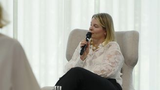 Bohatí klienti chtějí hlavně diskrétnost. Ženy jsou v investování opatrnější, říká šéfka privátního bankovnictví KB Bohatí klienti chtějí hlavně diskrétnost. Ženy jsou v investování opatrnější, říká šéfka privátního bankovnictví KB