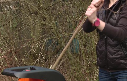 VIDEO: Drtiče a štěpkovače hravě zatočí se zahradním odpadem