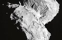 Kometa 67P/Čurjumov-Gerasimenko má hodně neobvyklý tvar. Připomíná gumovou kachničku