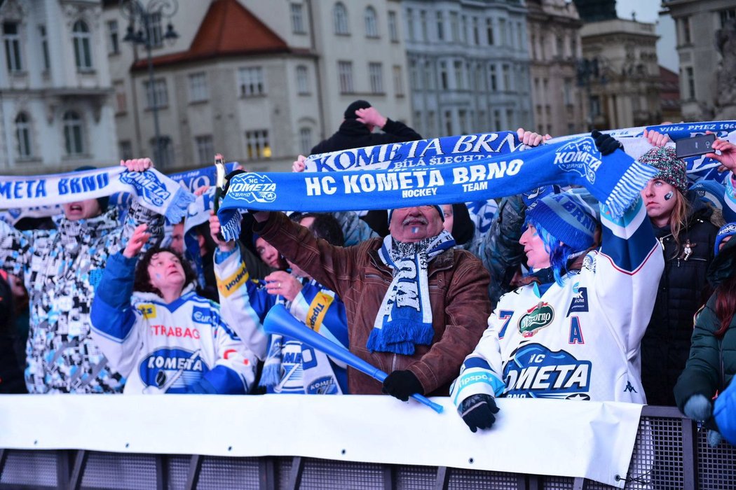 Také na Zelném trhu fandili příznivci Komety jako o život. A byli odměněni mistrovským titulem!