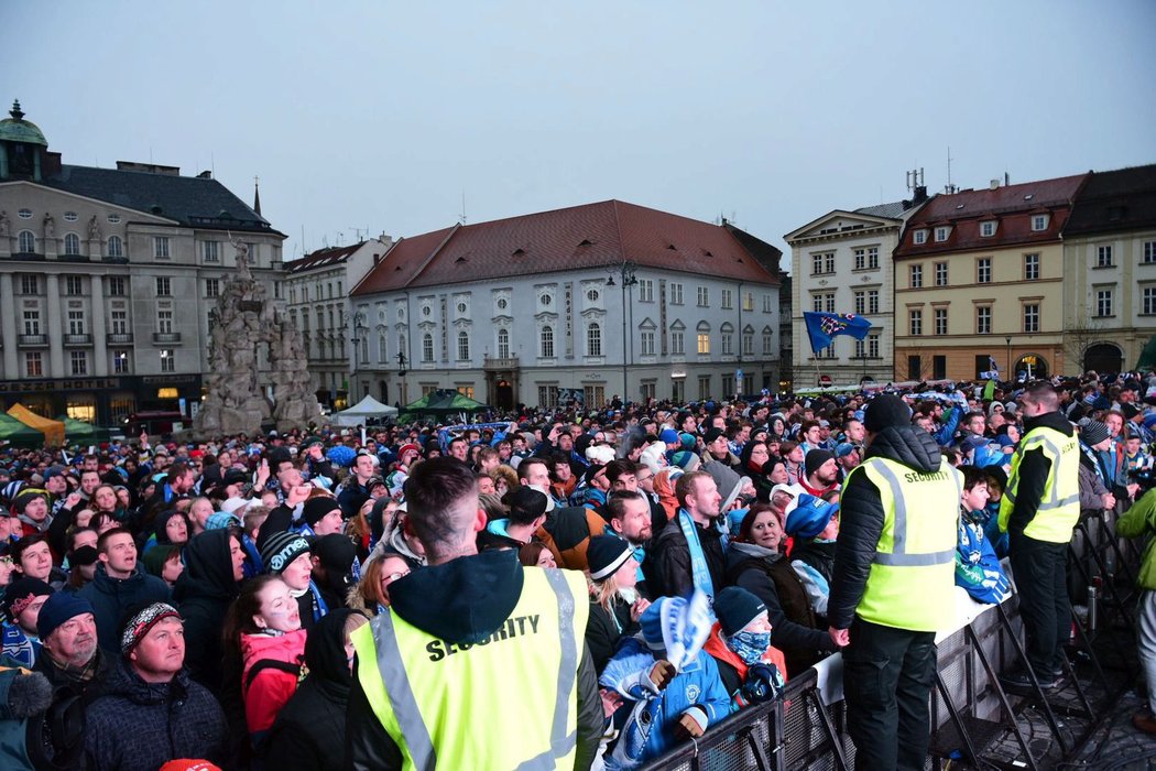 Také na Zelném trhu fandili příznivci Komety jako o život. A byli odměněni mistrovským titulem!