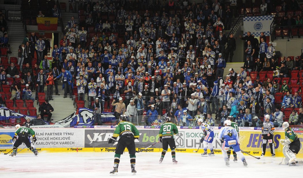Fanoušci Komety Brno povzbuzovali hokejisty i při páté prohře v řadě.