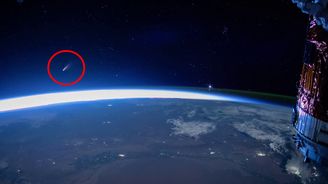 Neowise je nejjasnější kometou za 13 let. ISS ji zachytila ve videu. Kdy ji můžete vidět pouhým okem i vy? 