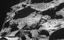Detailní pohled na povrch komety Čurjumov-Gerasimenko