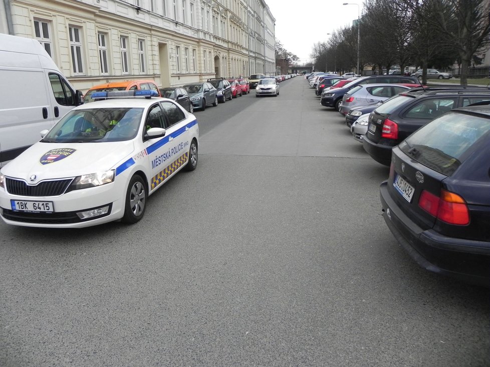 Páteční hokejové utkání mezi Kometou a Spartou znamenalo pořádnou zátěž pro dopravní situaci v Brně. Do DRFG arény dorazilo 7700 diváků, bylo vyprodáno!