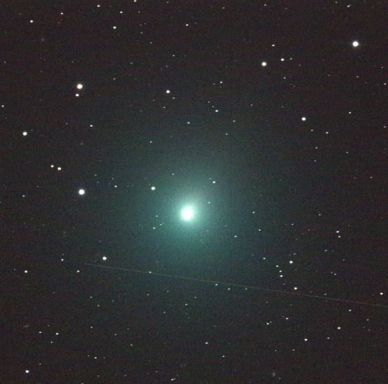 Kolem Země prolétá vánoční kometa Wirtanen, bude pozorovatelná pouhýma očima.