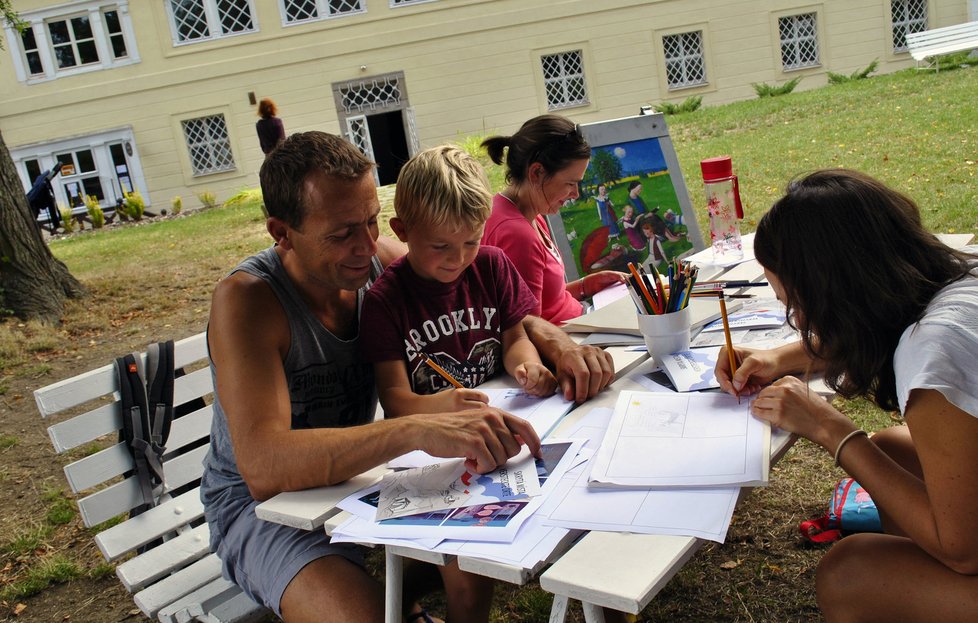 Z průběhu komiksového workshopu pro veřejnost