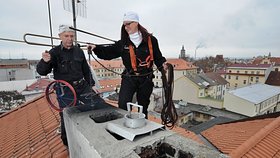 Eliška Kohoutová se učí pro ženy neobvyklému řemeslu. Stane se kominicí.