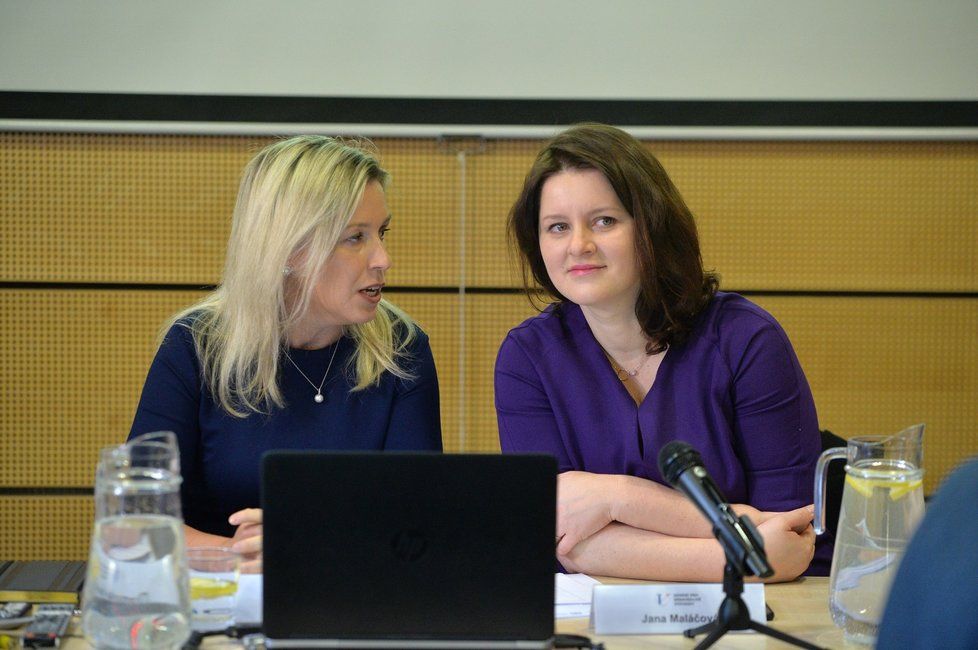 Ministryně práce a sociálních věcí Jana Maláčová (ČSSD) a předsedkyně Danuše Nerudová na jednání Komise pro spravedlivé důchody (10. 1. 2020)