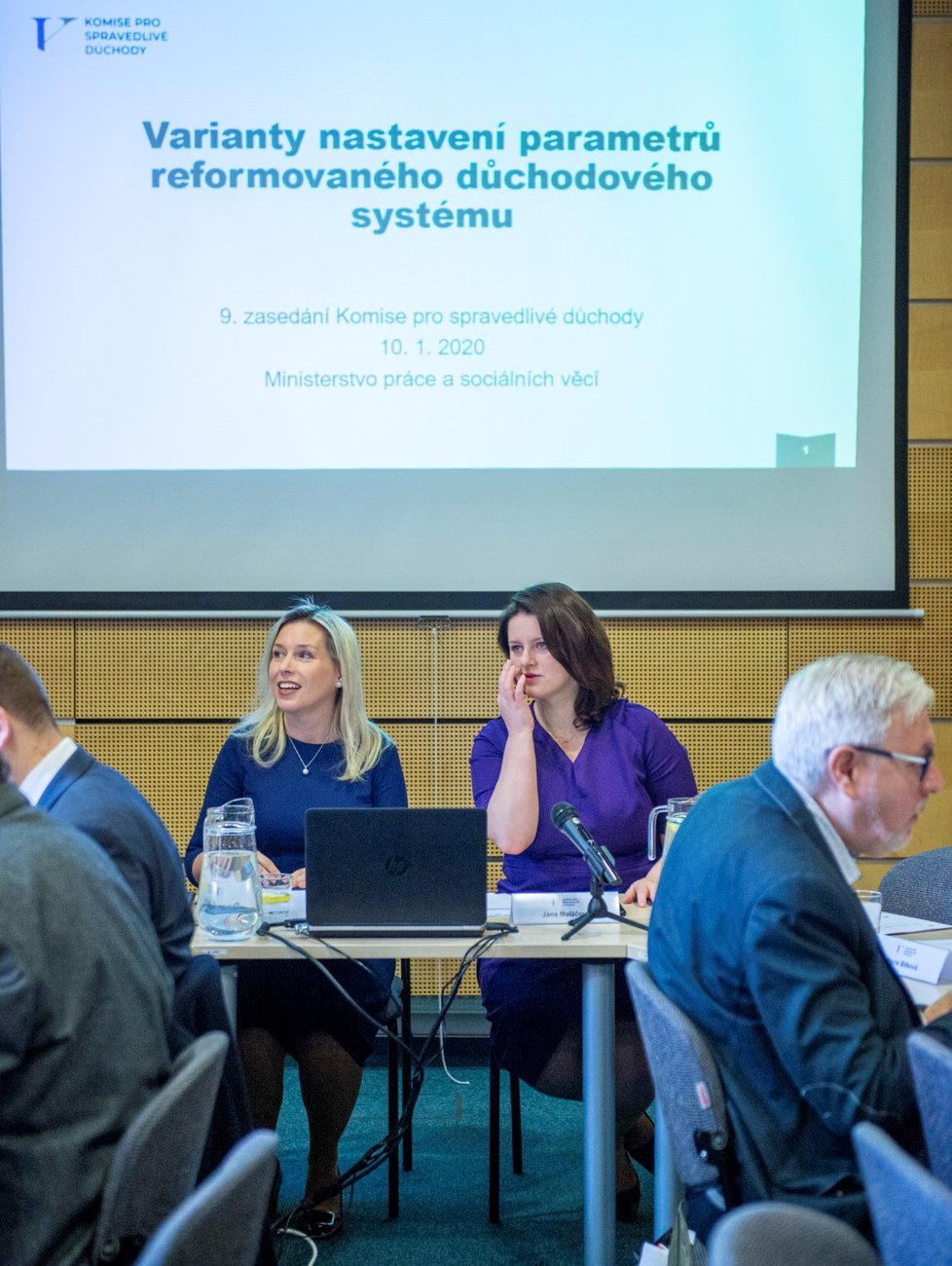 Ministryně práce a sociálních věcí Jana Maláčová (ČSSD) a předsedkyně Danuše Nerudová na jednání Komise pro spravedlivé důchody. (10. 1. 2020)