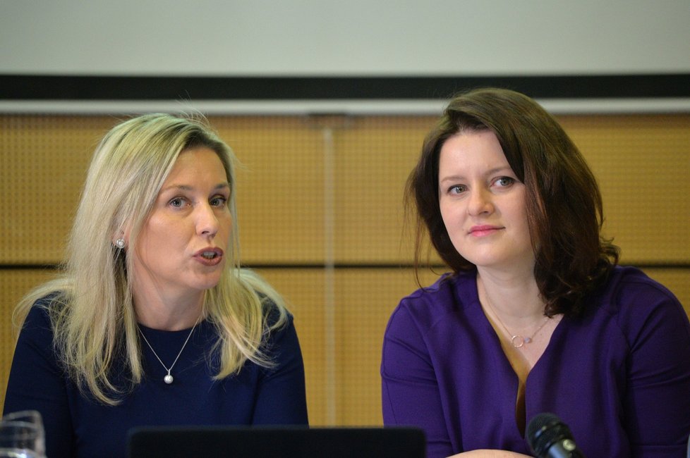 Ministryně práce a sociálních věcí Jana Maláčová (ČSSD) a předsedkyně Danuše Nerudová na jednání Komise pro spravedlivé důchody. (10. 1. 2020)