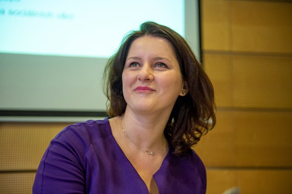 Ministryně práce a sociálních věcí Jana Maláčová (ČSSD) na jednání Komise pro spravedlivé důchody. (10. 1. 2020)