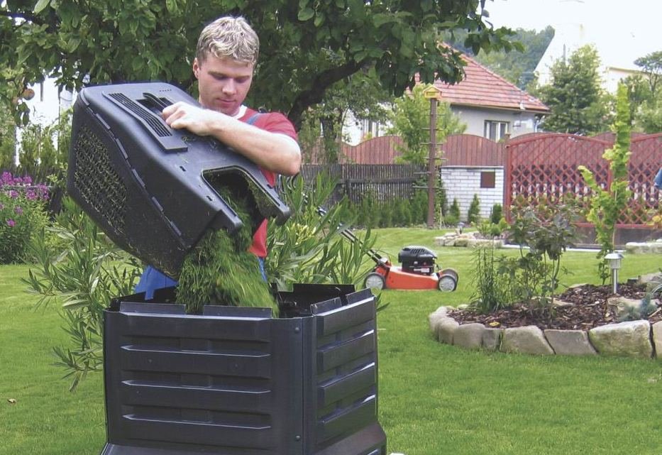 Posečenou trávu, listí i další biologický odpad zužitkujete v kompostéru.