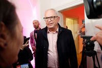 Pěvkyně Pecková v senátních volbách pohořela: Drtivé vítězství obhajujícího Smoljaka!