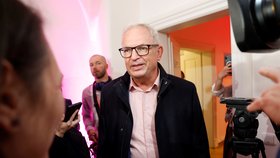 Pěvkyně Pecková v senátních volbách pohořela: Drtivé vítězství obhajujícího Smoljaka!