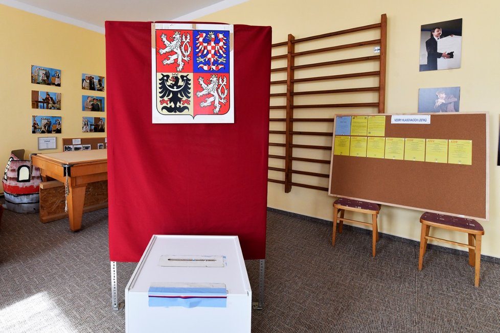 Komunální a senátní volby: V obci Buková se volí jen do Senátu, volební místnost pak zeje prázdnotou (23.9.2022)