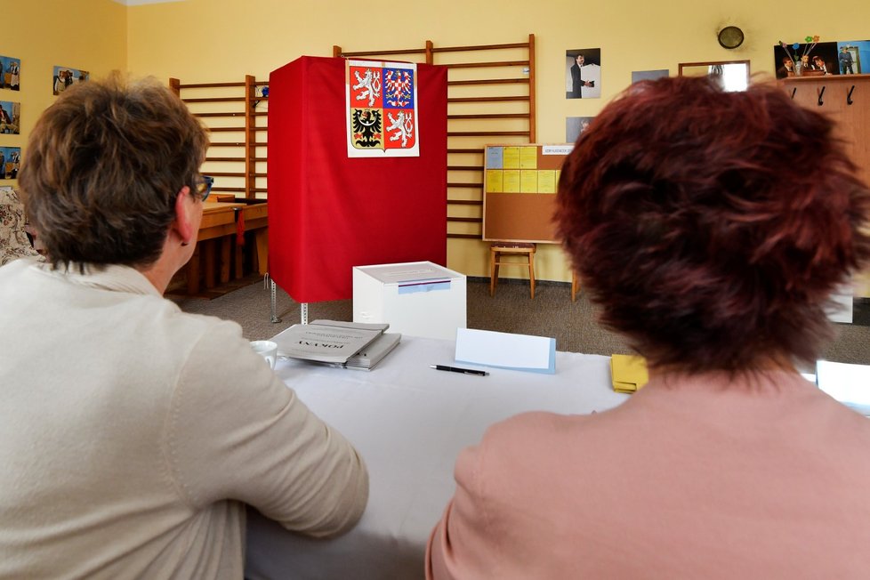 Komunální a senátní volby: V obci Buková se volí jen do Senátu, volební místnost pak zeje prázdnotou (23.9.2022)