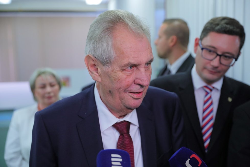 Prezident Miloš Zeman odevzdal 5. října 2018 svůj hlas v komunálních volbách