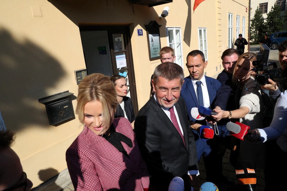 Premiér Andrej Babiš byl 5. října 2018 společně se svou ženou odevzdat svůj hlas v komunálních volbách