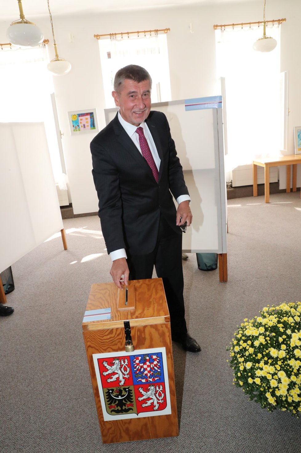 Premiér Andrej Babiš byl 5. října 2018 společně se svou ženou odevzdat svůj hlas v komunálních volbách