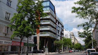 Překvapivé stavby: Komunardů 35 – bytový dům v pražských Holešovicích