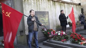 Na Olšanských hřbitovech se u Gottwaldova hrobu sešli komunisté i jejich odpůrci