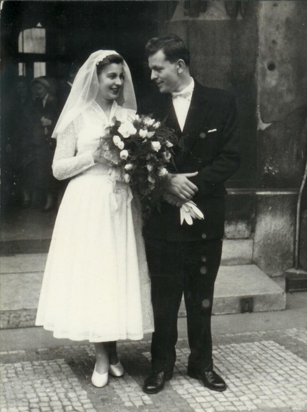 Svatební fotografie Mileny Hypšové a Jiřího Blatného z roku 1958.