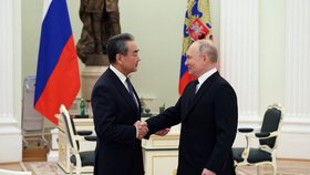 Šéf čínské diplomacie Wang I u Vladimira Putina